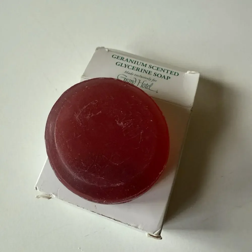 Vintage Grand Hotel Geranium Glycerine Bar Soap, Round, Boxed, Red‎